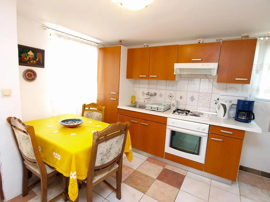 Apartments Milica 1391 Banjole Croazia