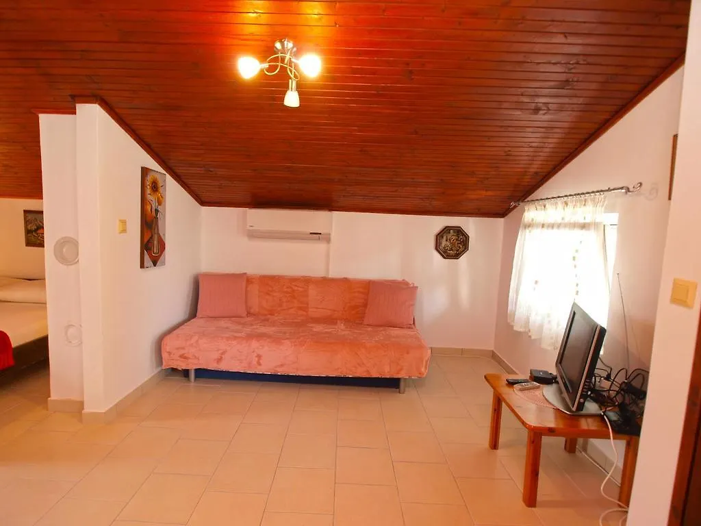 Apartments Milica 1391 Banjole Croazia
